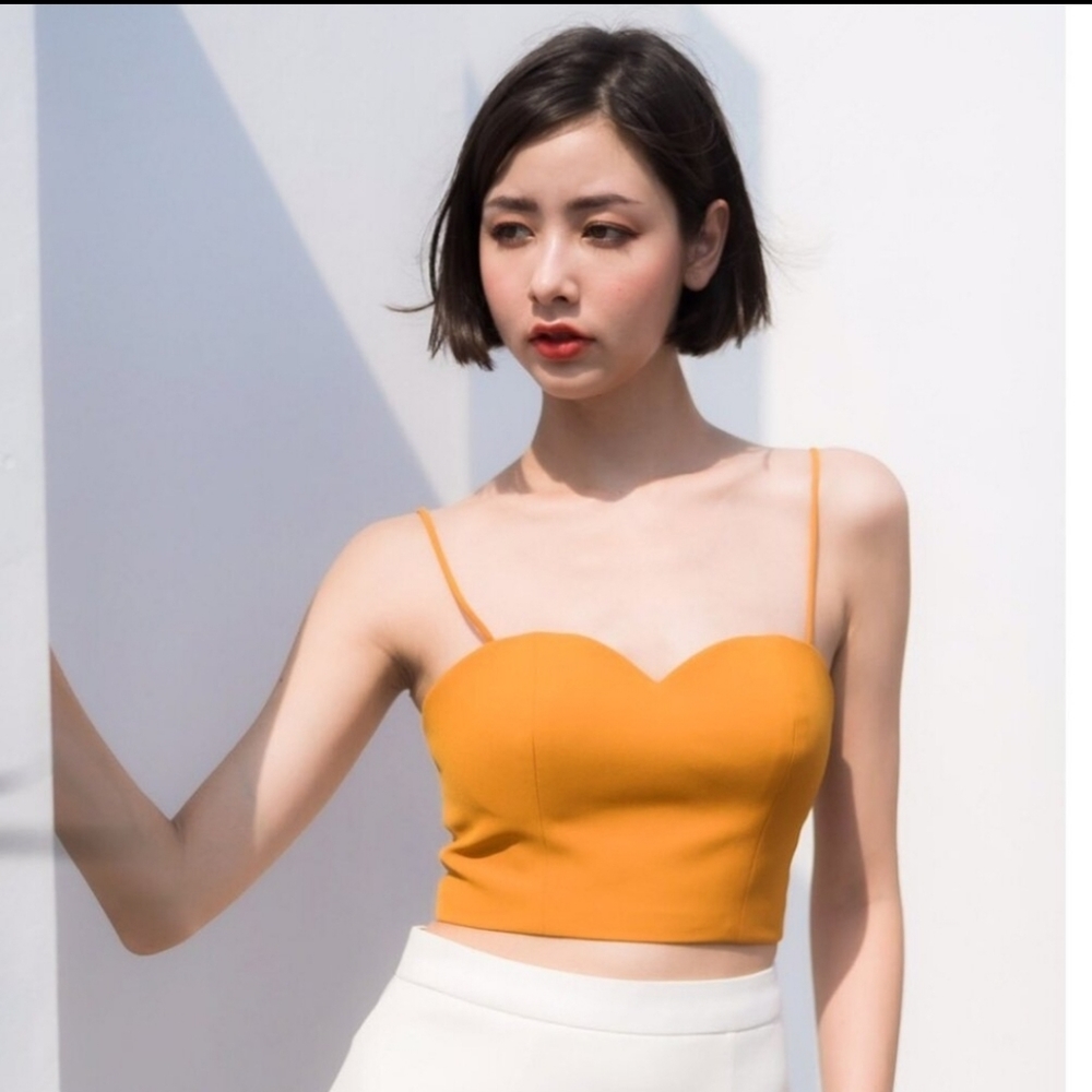 White crop top with built in bra - size M (asian sizing) / XS US size